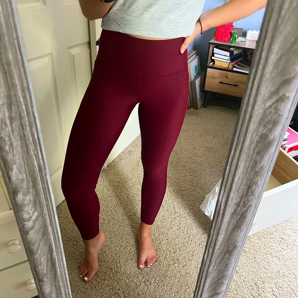Women’s Old Navy Active Elevate Leggings burnt red leggings with pocket